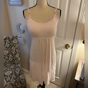 A Pea in the Pod Nursing Gown Adjustable Straps Sz Medium Pink & White Stripe